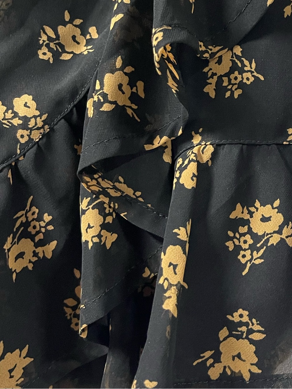 HOLLISTER CO Ultra High-Rise Black Floral Tie-Waist Mini Skirt with Ruffle Hem - Picture 6 of 11